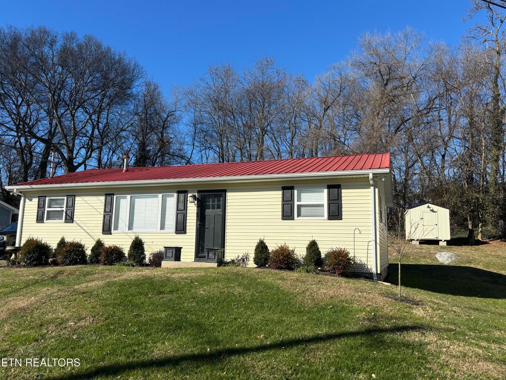 Photo of 310 Valley St, Morristown, TN 37813 (MLS # 1323795)
