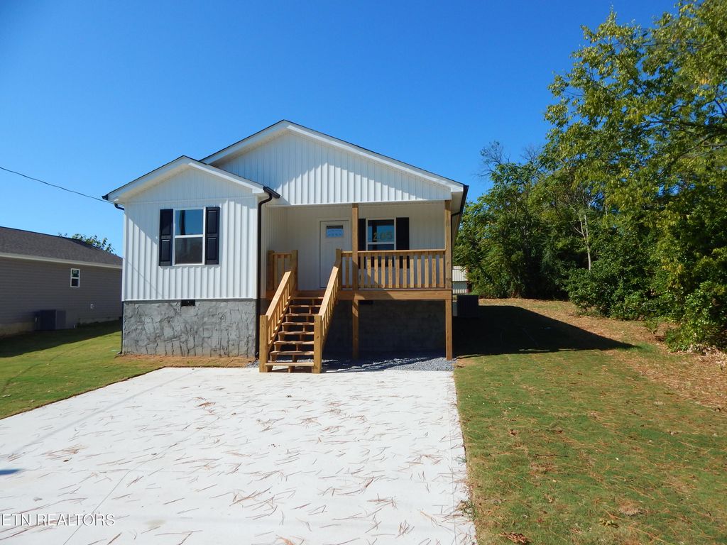 Photo of 205 Kelsey St, Etowah, TN 37331 (MLS # 1313273)