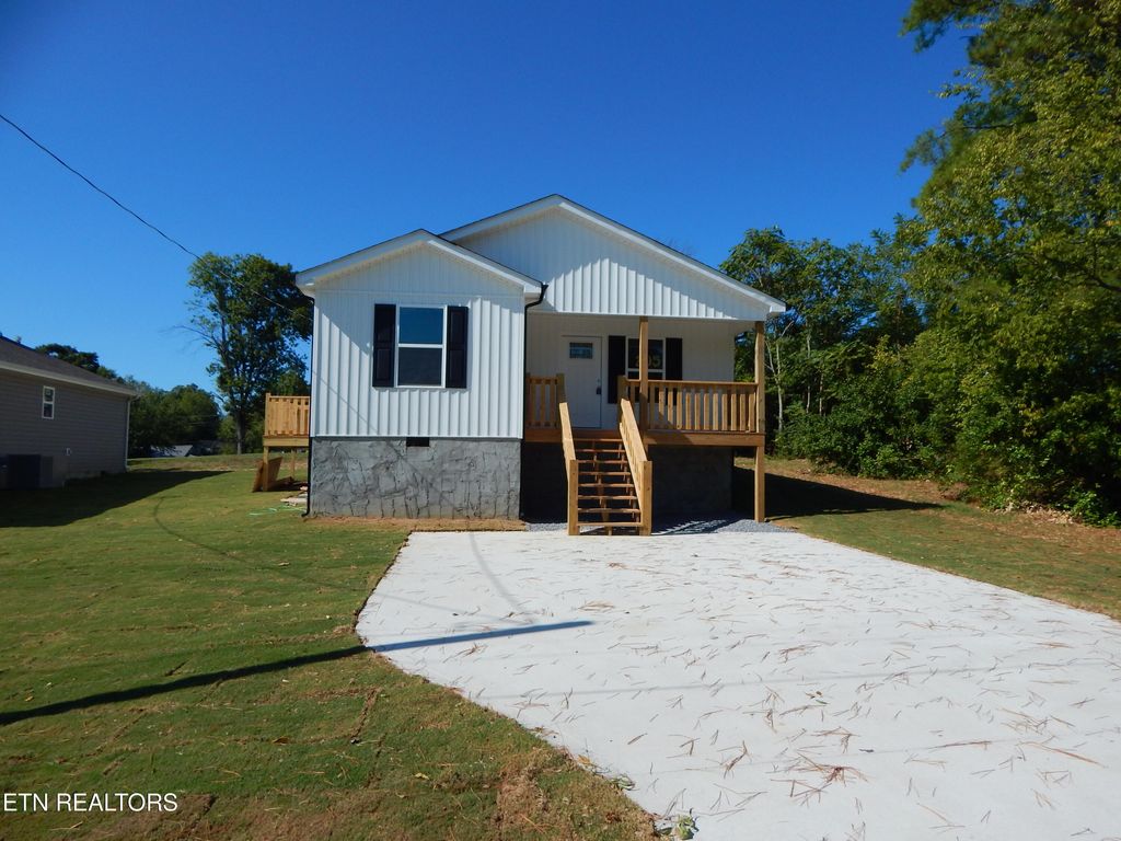 Photo of 205 Kelsey St, Etowah, TN 37331 (MLS # 1313273)