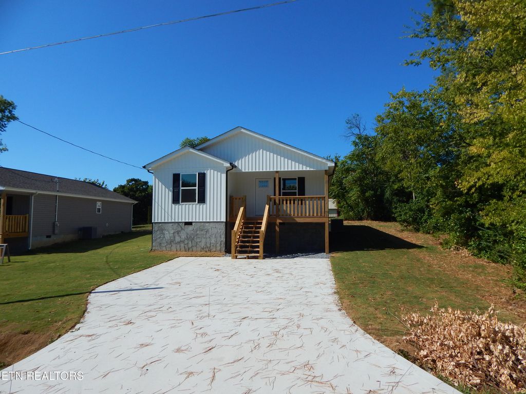 Photo of 205 Kelsey St, Etowah, TN 37331 (MLS # 1313273)