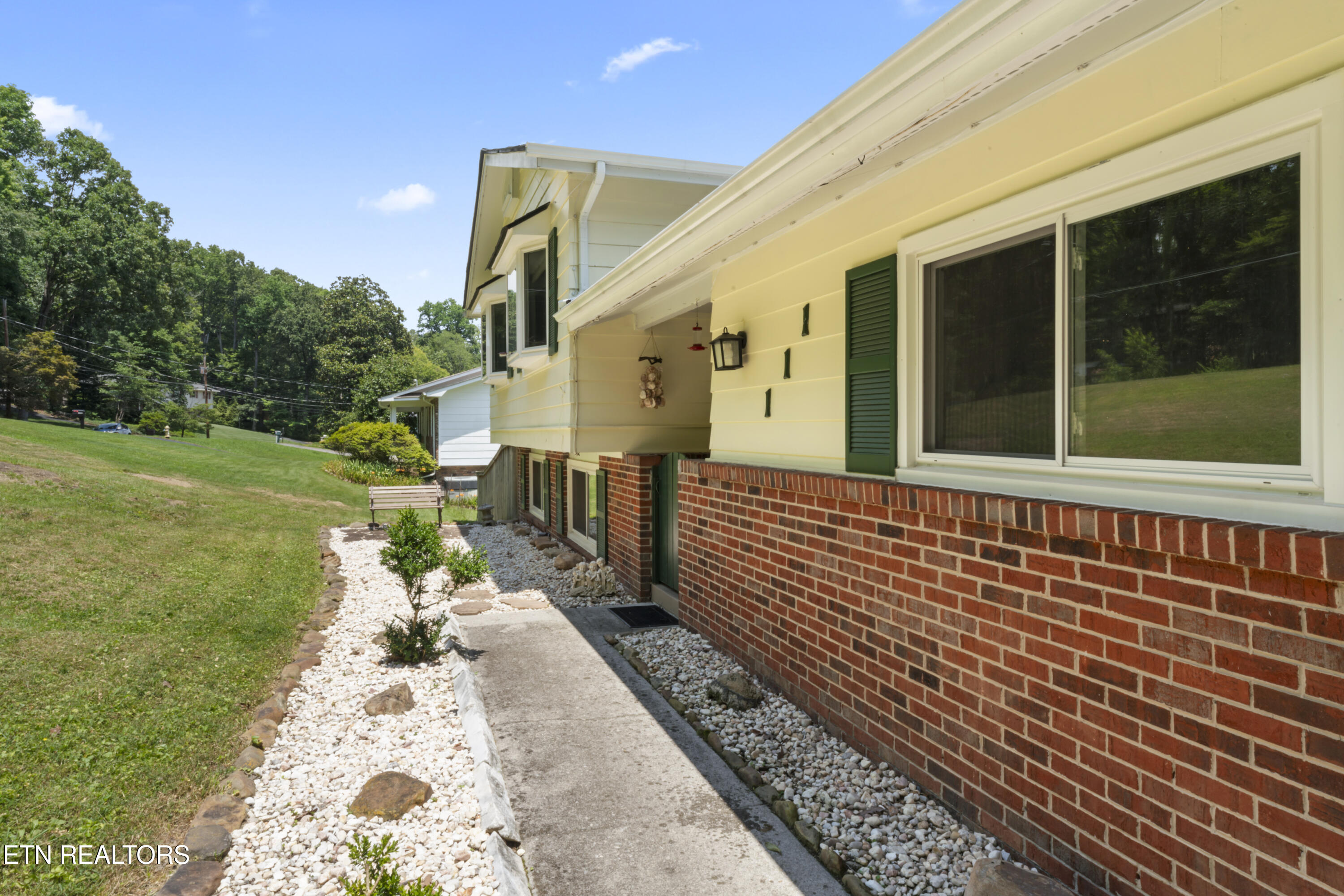 111 Mohawk Rd