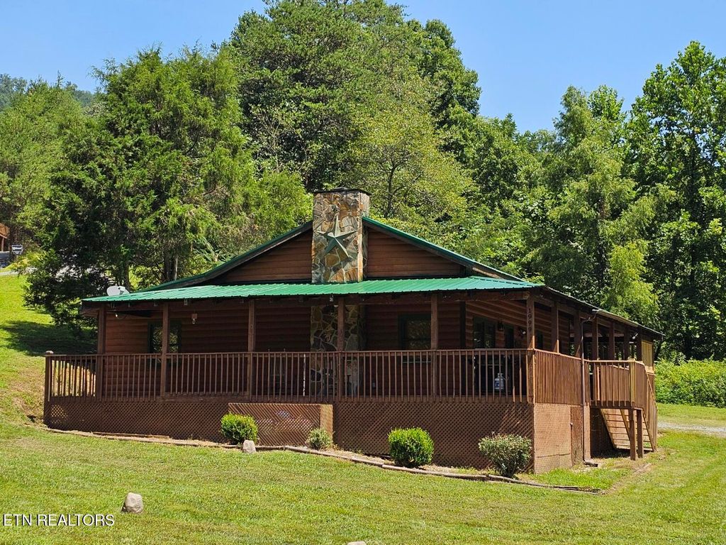 Photo of 1999 E Mountain View Way, Sevierville, TN 37862 (MLS # 1289336)