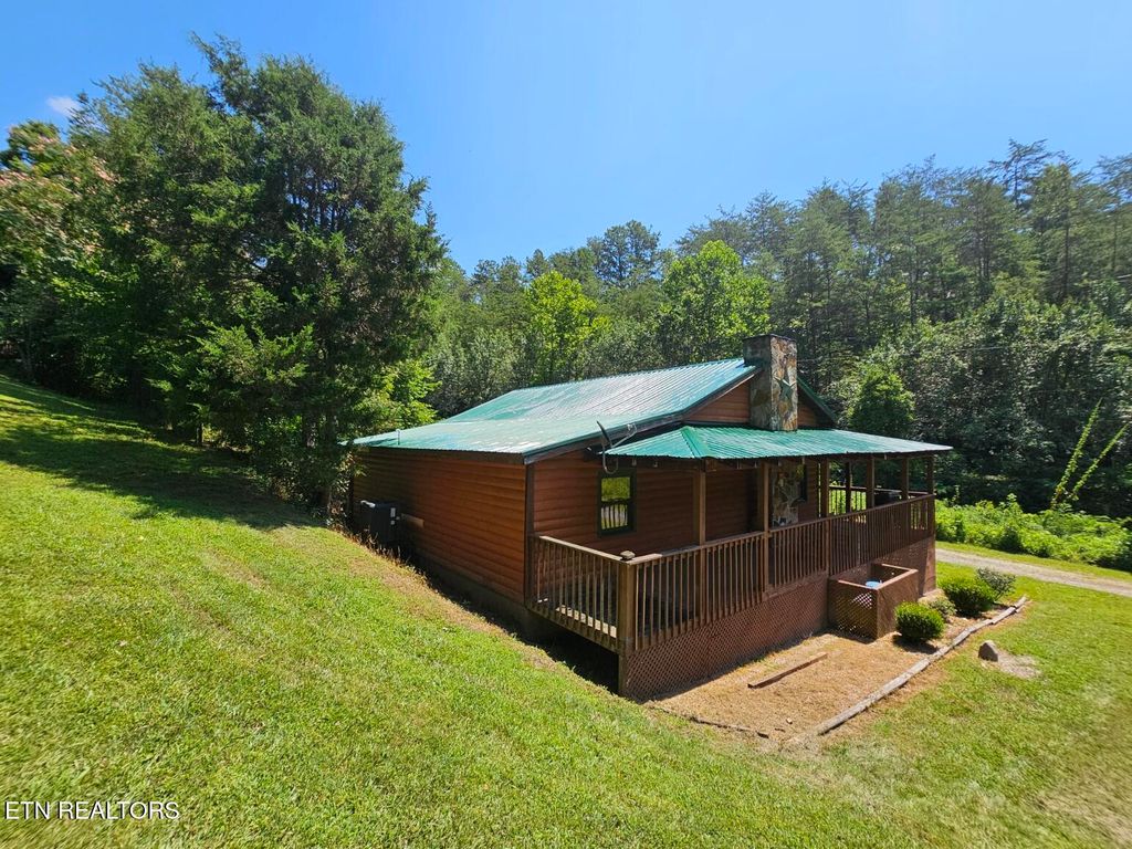Photo of 1999 E Mountain View Way, Sevierville, TN 37862 (MLS # 1289336)