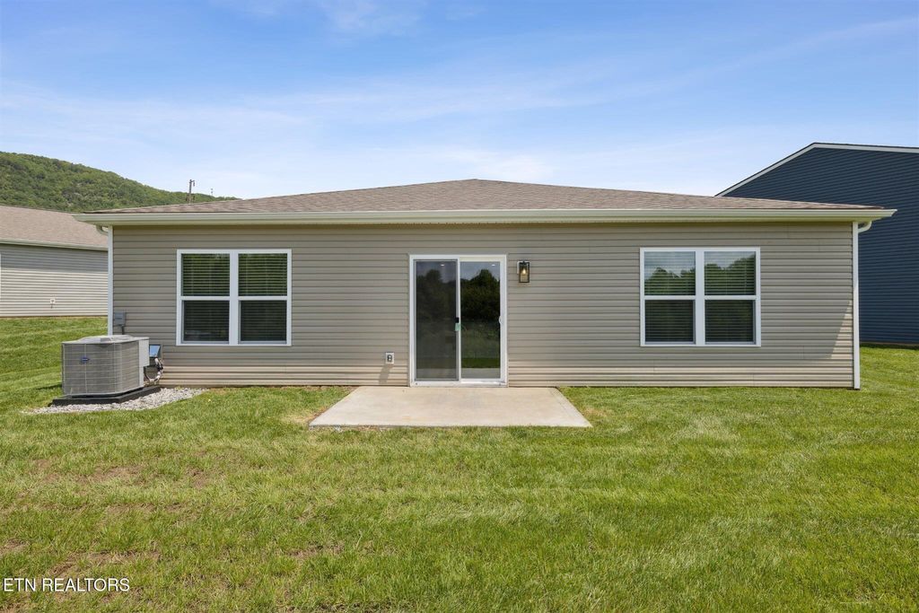 Photo of 183 S Blissful Meadows Drive, Harriman, TN 37748 (MLS # 1296783)