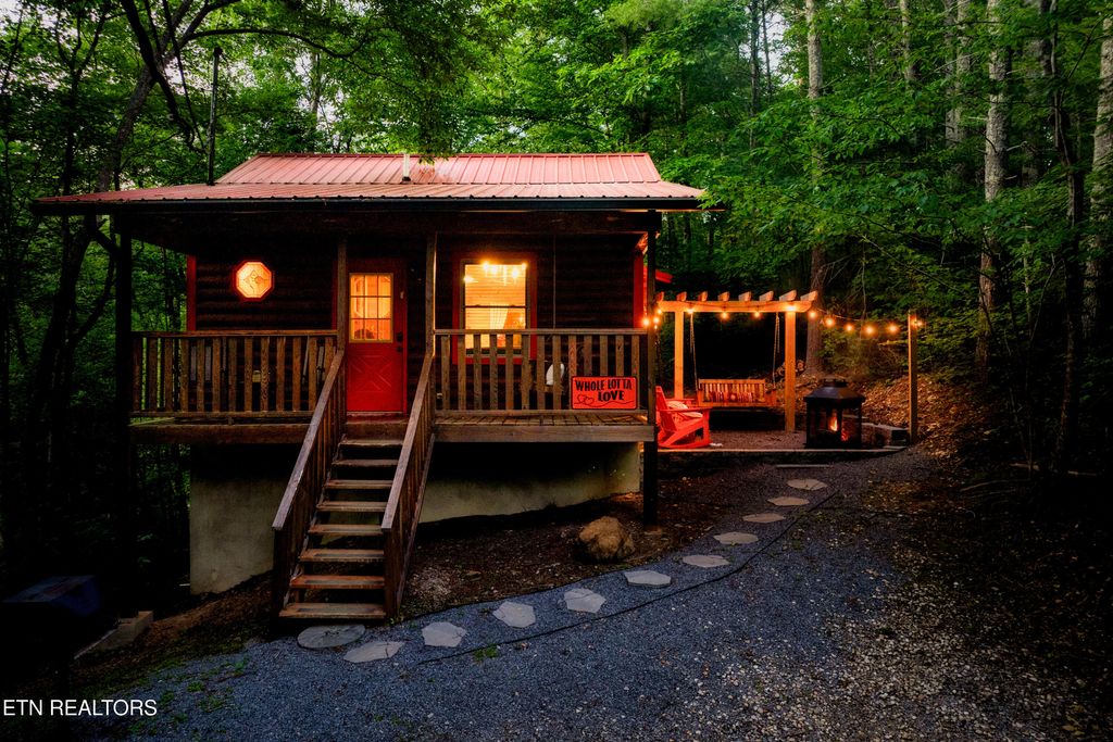 Photo of 1044 Little Cove Rd, Sevierville, TN 37862 (MLS # 1331256)