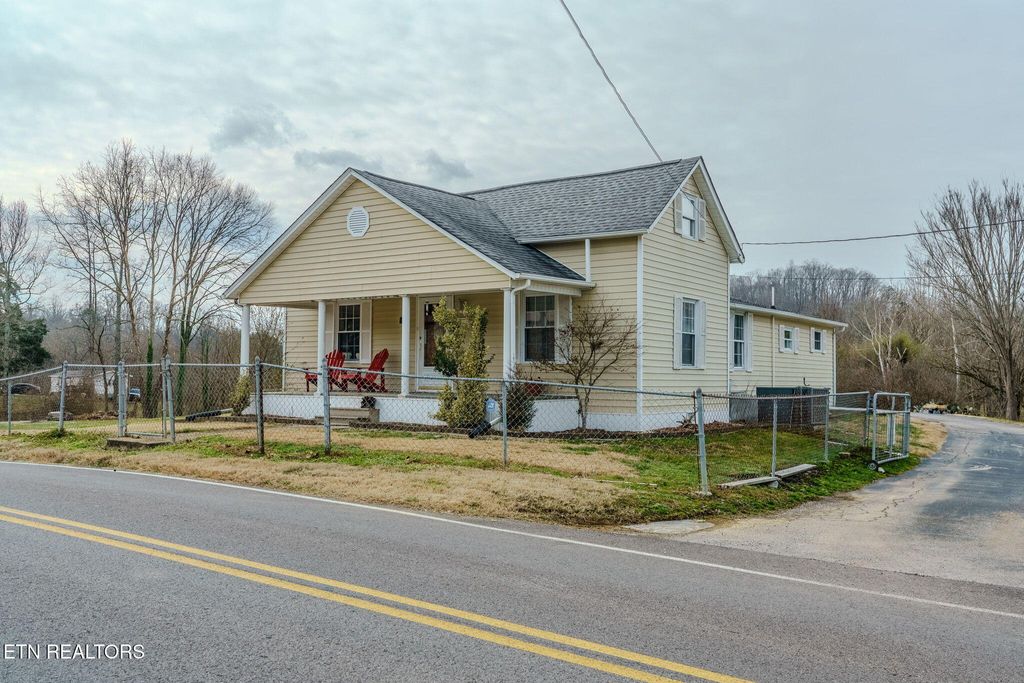 Photo of 812 Marlow Circle, Clinton, TN 37716 (MLS # 1327966)