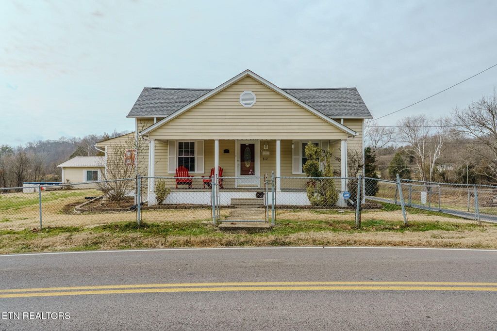 Photo of 812 Marlow Circle, Clinton, TN 37716 (MLS # 1327966)