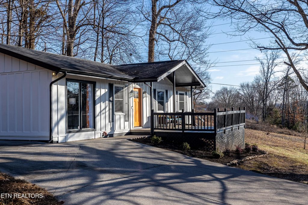 Photo of 2915 Nickle Rd, Knoxville, TN 37921 (MLS # 1333874)