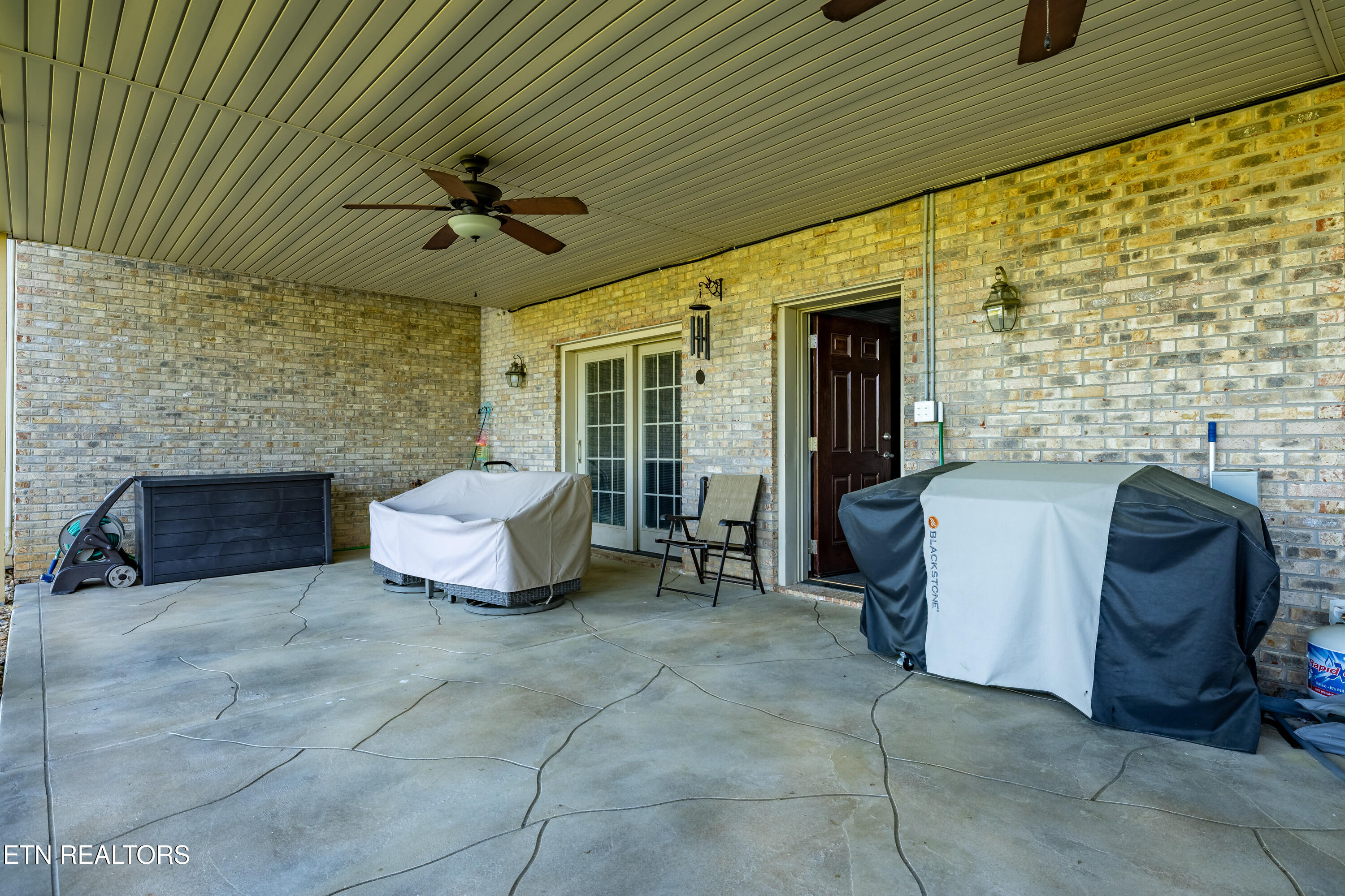 Townsend, Tennessee, 37882, United States, 3 Bedrooms Bedrooms, ,6 BathroomsBathrooms,Residential,Active,2041369