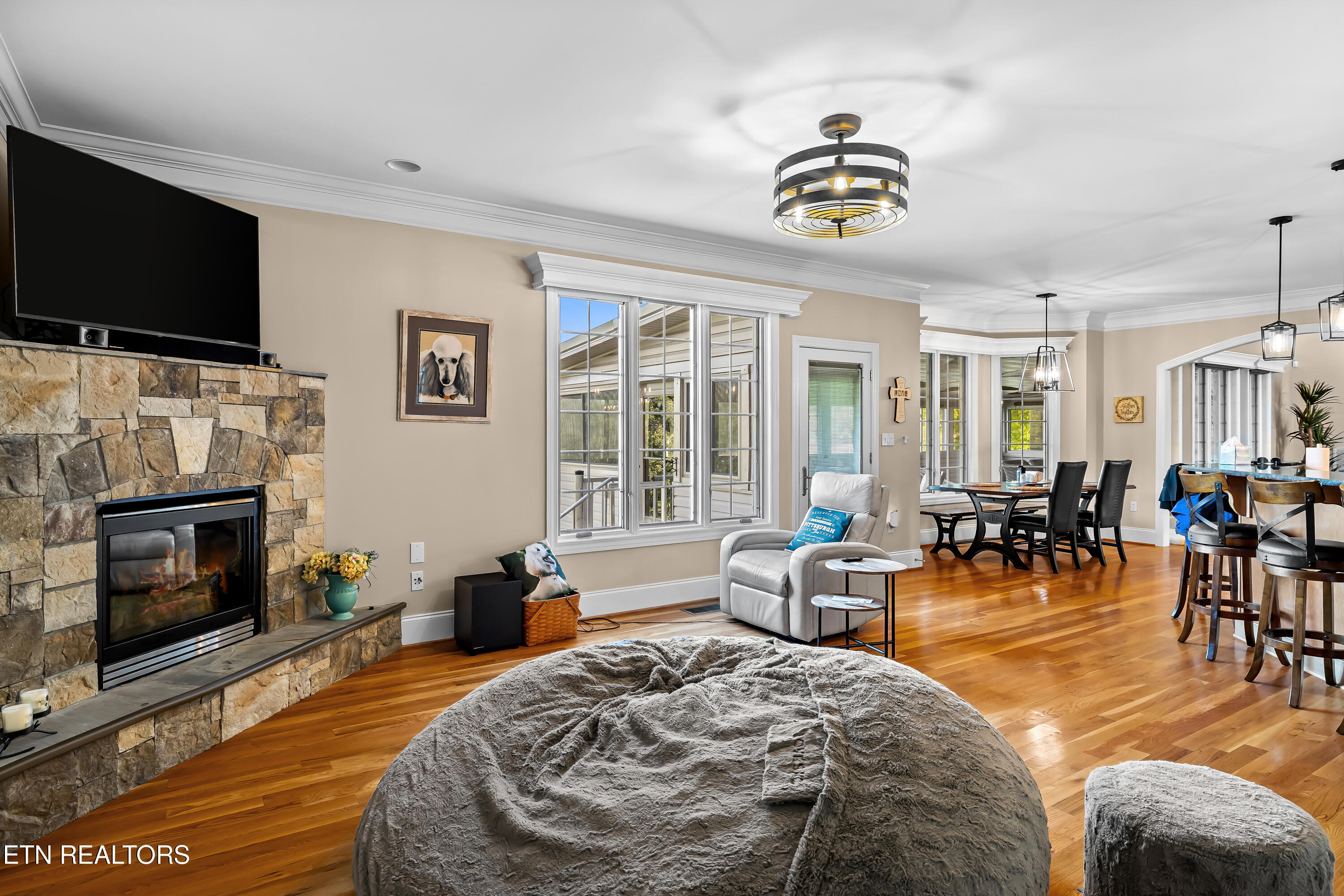 Townsend, Tennessee, 37882, United States, 3 Bedrooms Bedrooms, ,6 BathroomsBathrooms,Residential,Active,2041369