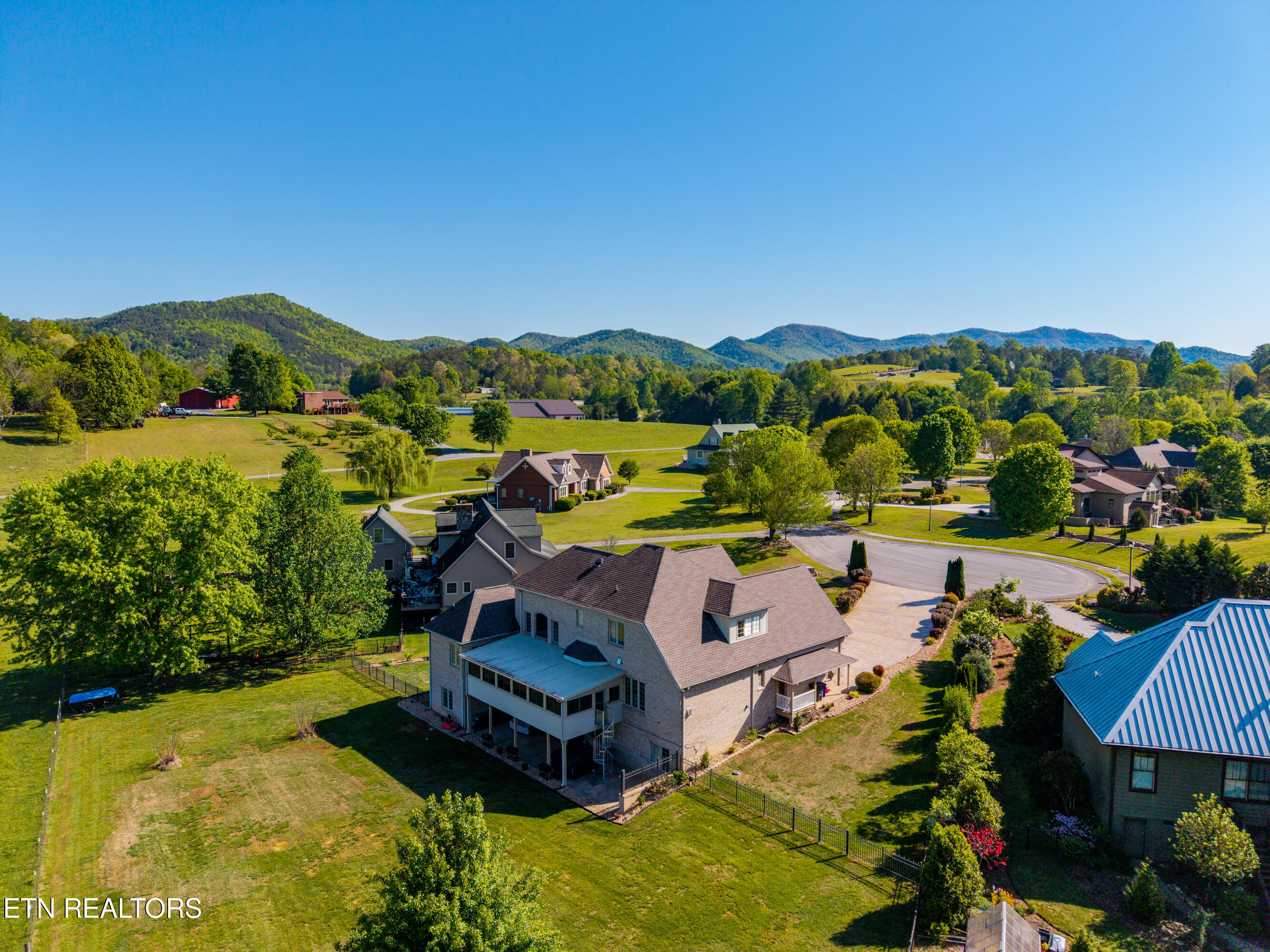 Townsend, Tennessee, 37882, United States, 3 Bedrooms Bedrooms, ,6 BathroomsBathrooms,Residential,Active,2041369