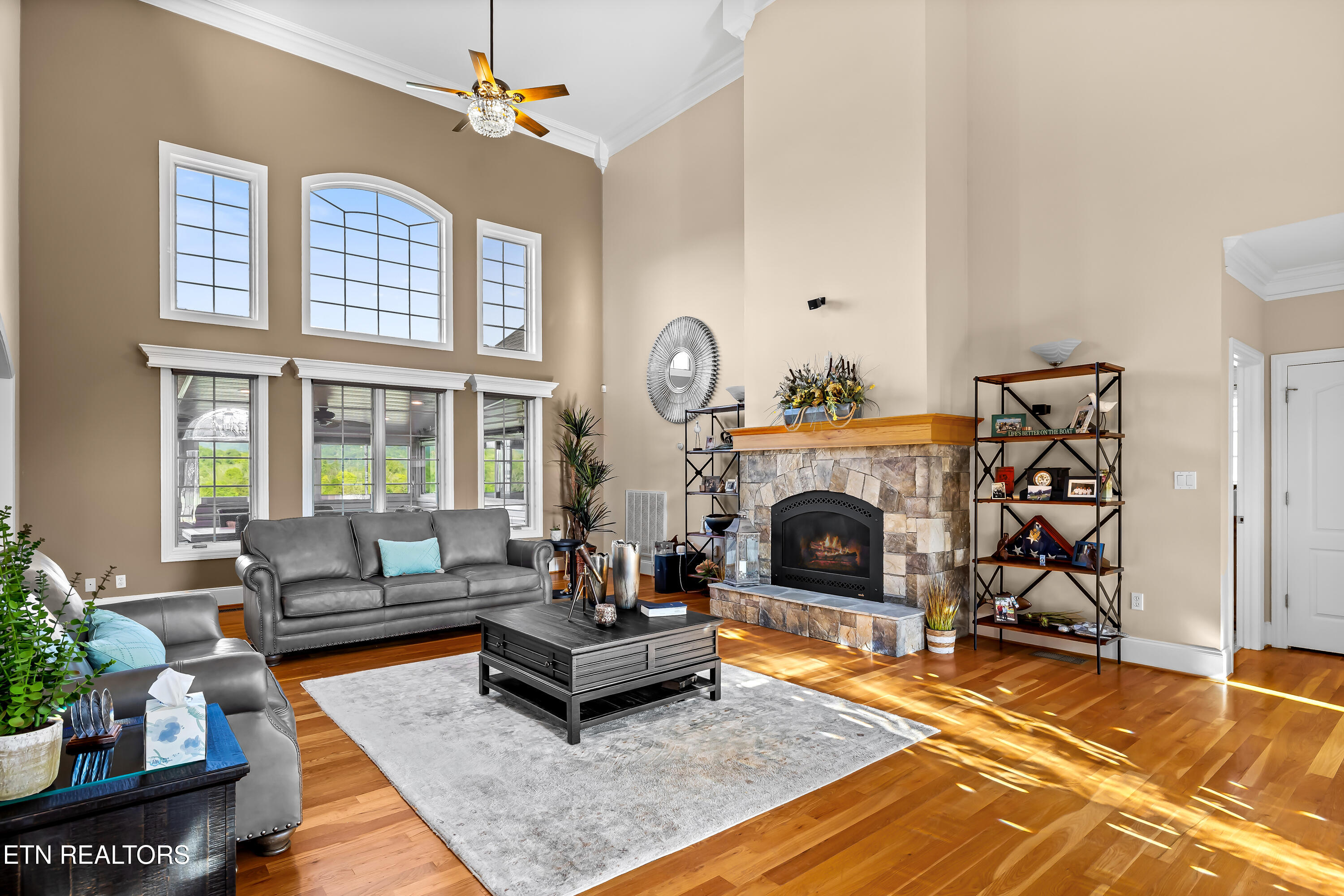 Townsend, Tennessee, 37882, United States, 3 Bedrooms Bedrooms, ,6 BathroomsBathrooms,Residential,Active,2041369