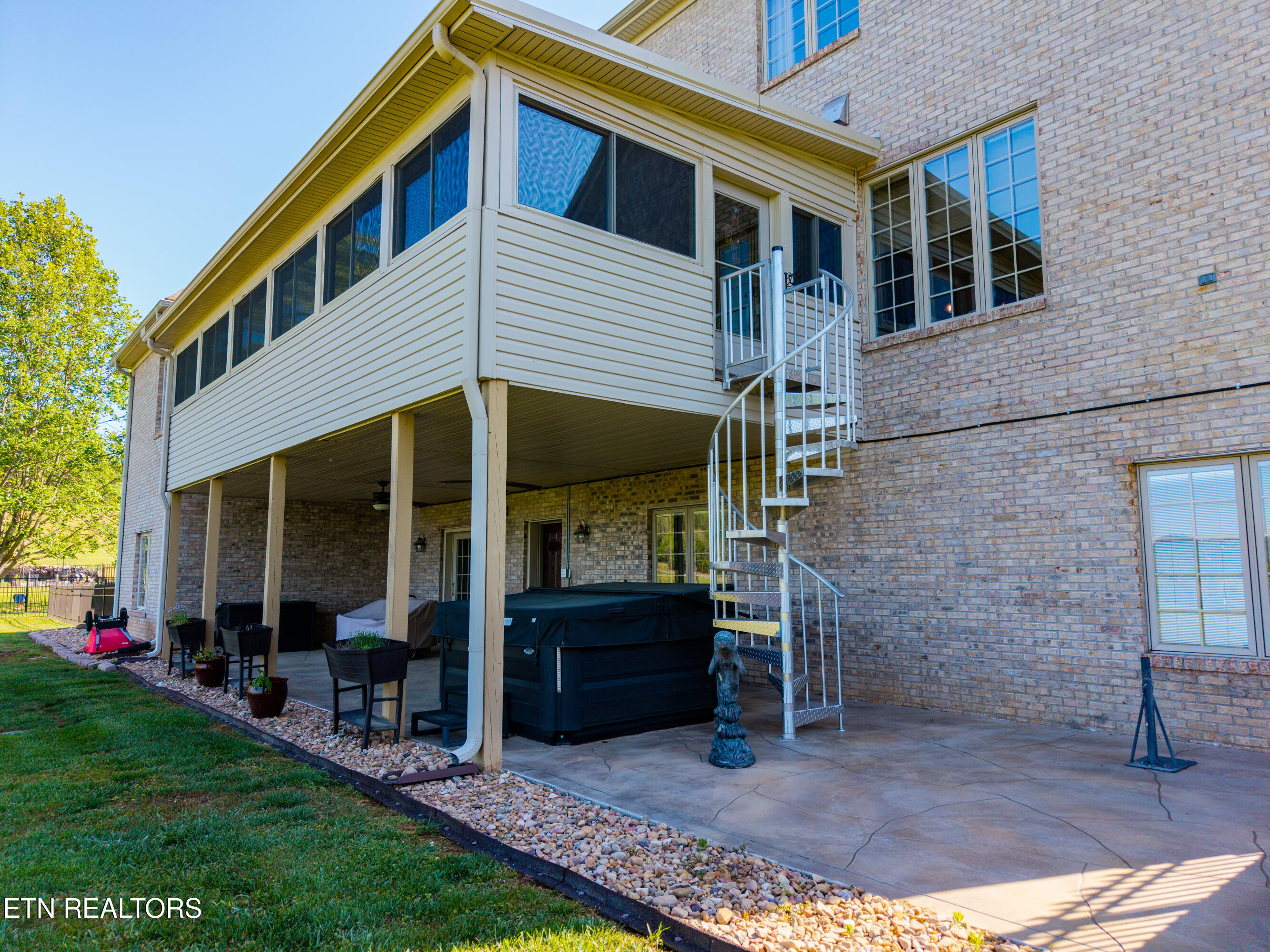 Townsend, Tennessee, 37882, United States, 3 Bedrooms Bedrooms, ,6 BathroomsBathrooms,Residential,Active,2041369