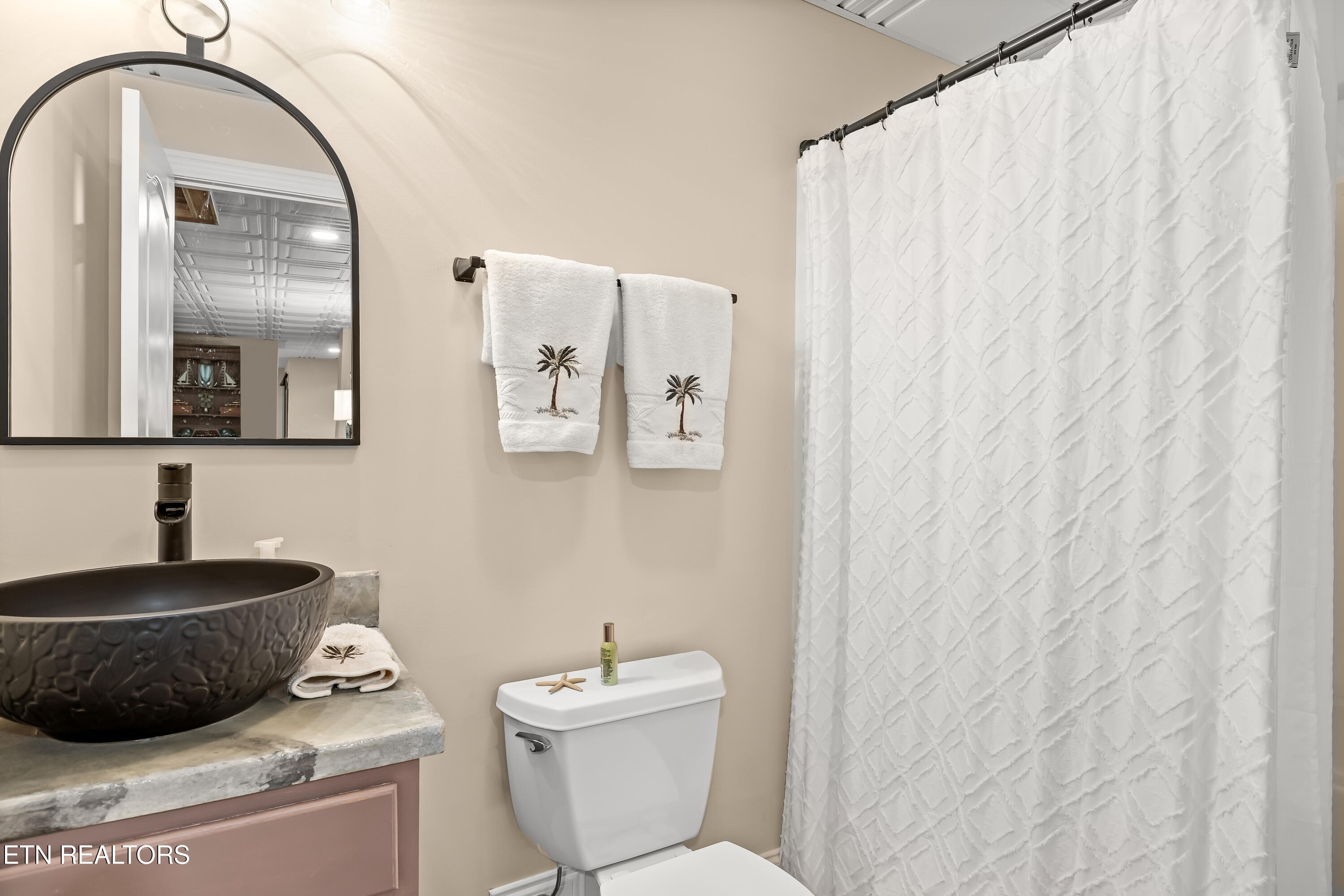 Townsend, Tennessee, 37882, United States, 3 Bedrooms Bedrooms, ,6 BathroomsBathrooms,Residential,Active,2041369