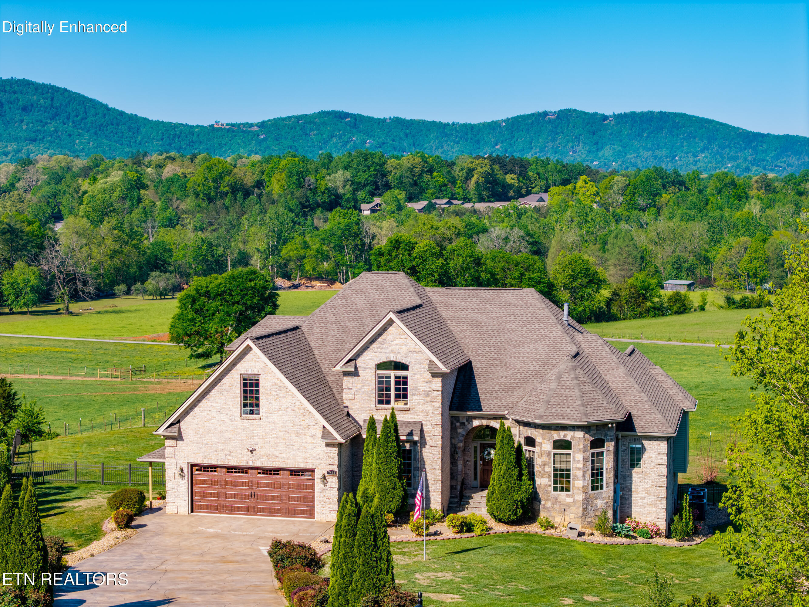 Townsend, Tennessee, 37882, United States, 3 Bedrooms Bedrooms, ,6 BathroomsBathrooms,Residential,Active,2041369