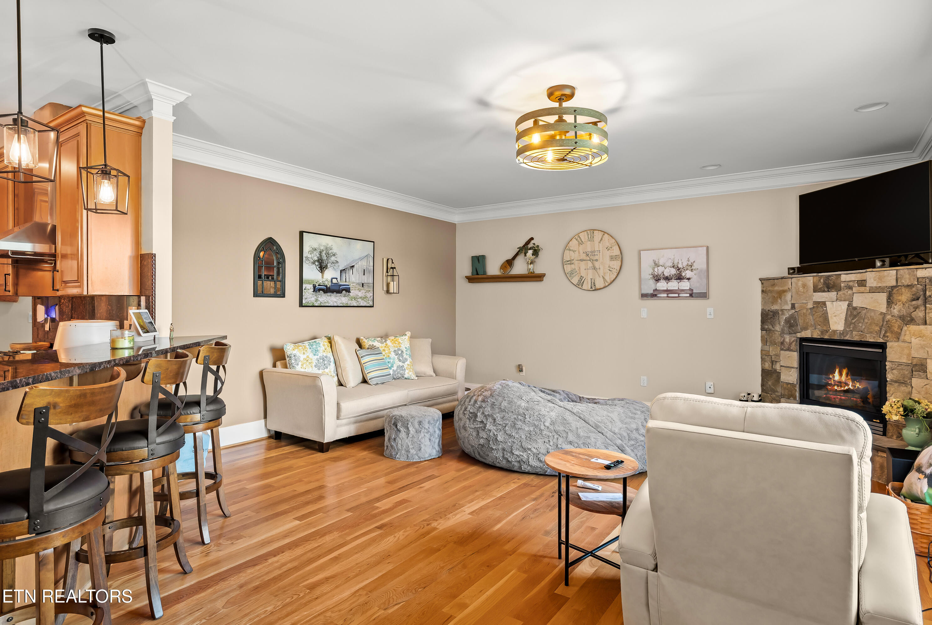 Townsend, Tennessee, 37882, United States, 3 Bedrooms Bedrooms, ,6 BathroomsBathrooms,Residential,Active,2041369