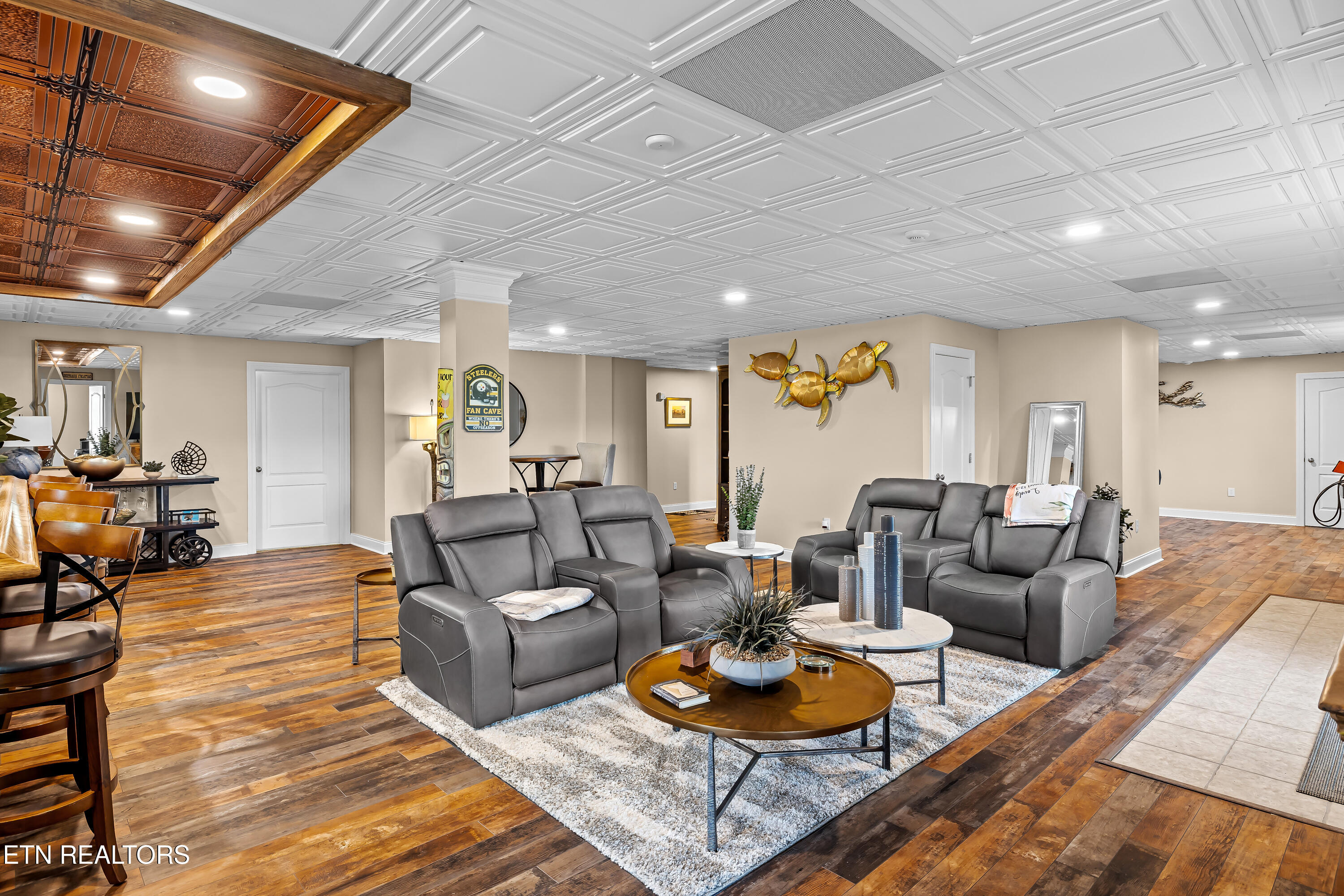 Townsend, Tennessee, 37882, United States, 3 Bedrooms Bedrooms, ,6 BathroomsBathrooms,Residential,Active,2041369