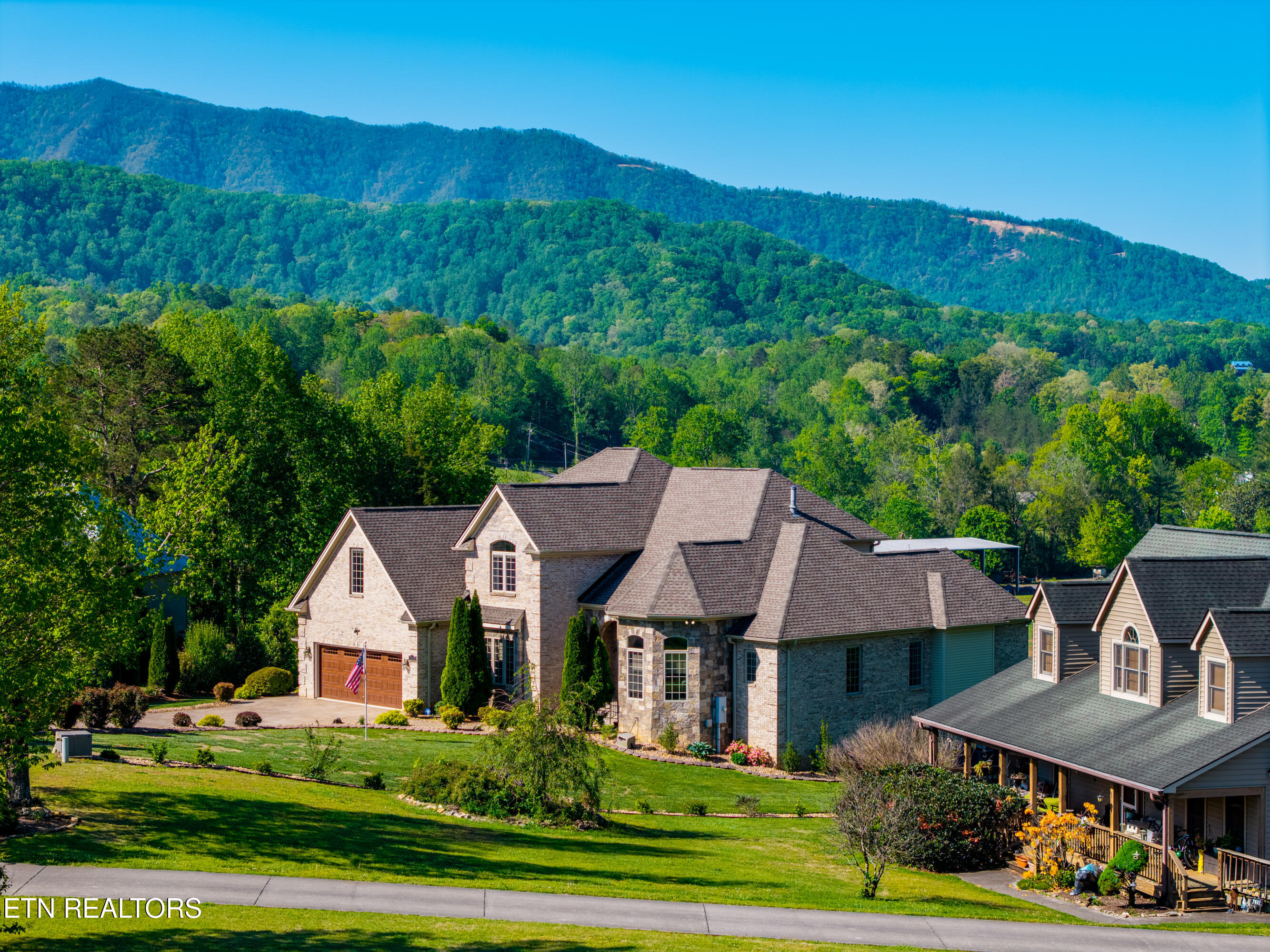 Townsend, Tennessee, 37882, United States, 3 Bedrooms Bedrooms, ,6 BathroomsBathrooms,Residential,Active,2041369