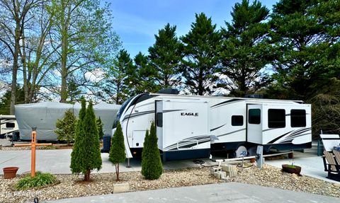 Tiny photo for 162 Highway 73, Townsend, TN 37882 (MLS # 1335023)