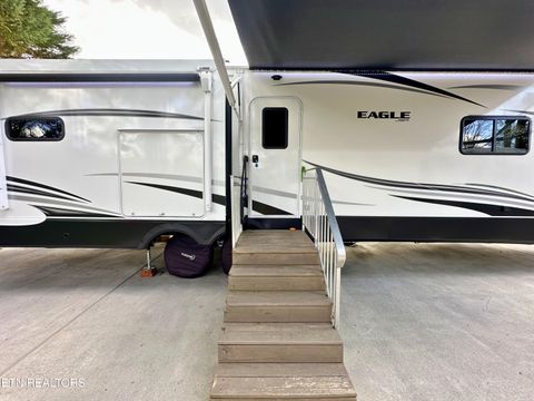 Tiny photo for 162 Highway 73, Townsend, TN 37882 (MLS # 1335023)