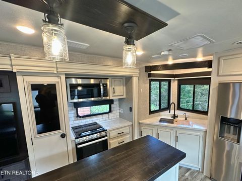 Tiny photo for 162 Highway 73, Townsend, TN 37882 (MLS # 1335023)