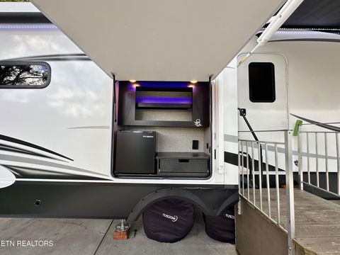 Tiny photo for 162 Highway 73, Townsend, TN 37882 (MLS # 1335023)