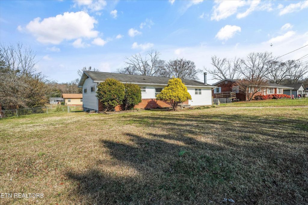 Photo of 4317 Roaming Drive, Knoxville, TN 37912 (MLS # 1324110)