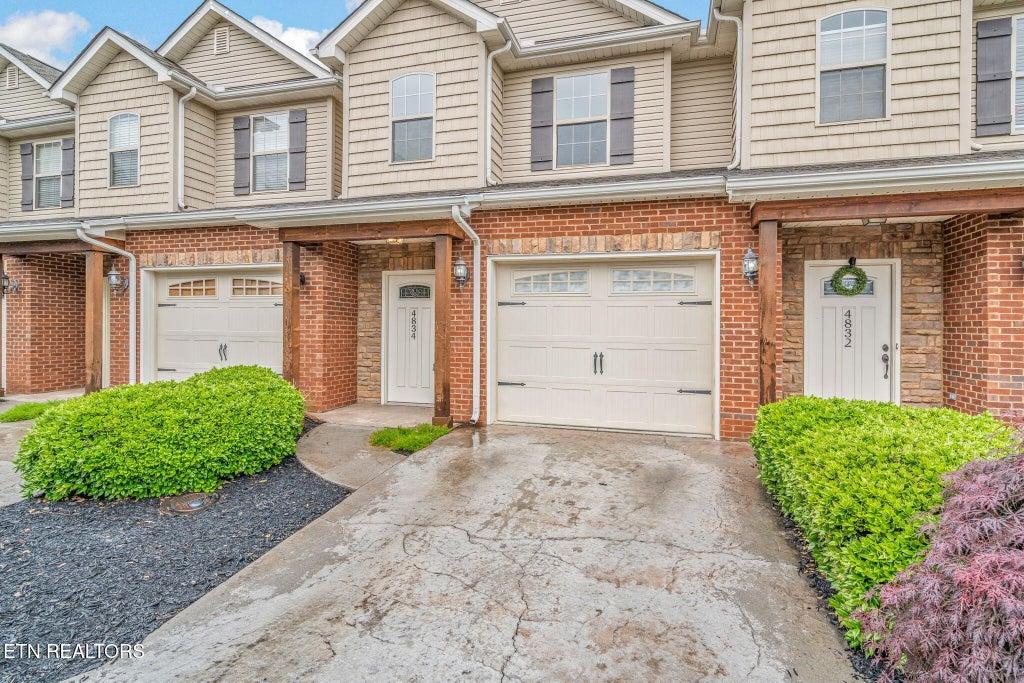 Photo of 4834 Fountain View Way, Knoxville, TN 37918 (MLS # 1301023)