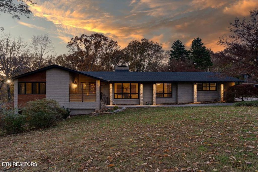 Photo for 219 Briarcliff Rd, Sweetwater, TN 37874 (MLS # 1321943)