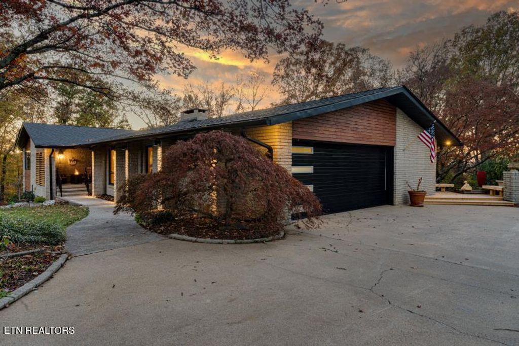 Photo of 219 Briarcliff Rd, Sweetwater, TN 37874 (MLS # 1321943)