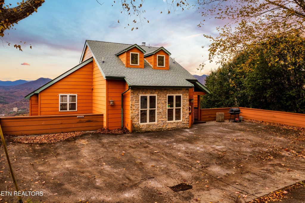 Photo of 1409 Arbon Drive, Gatlinburg, TN 37738 (MLS # 1309268)