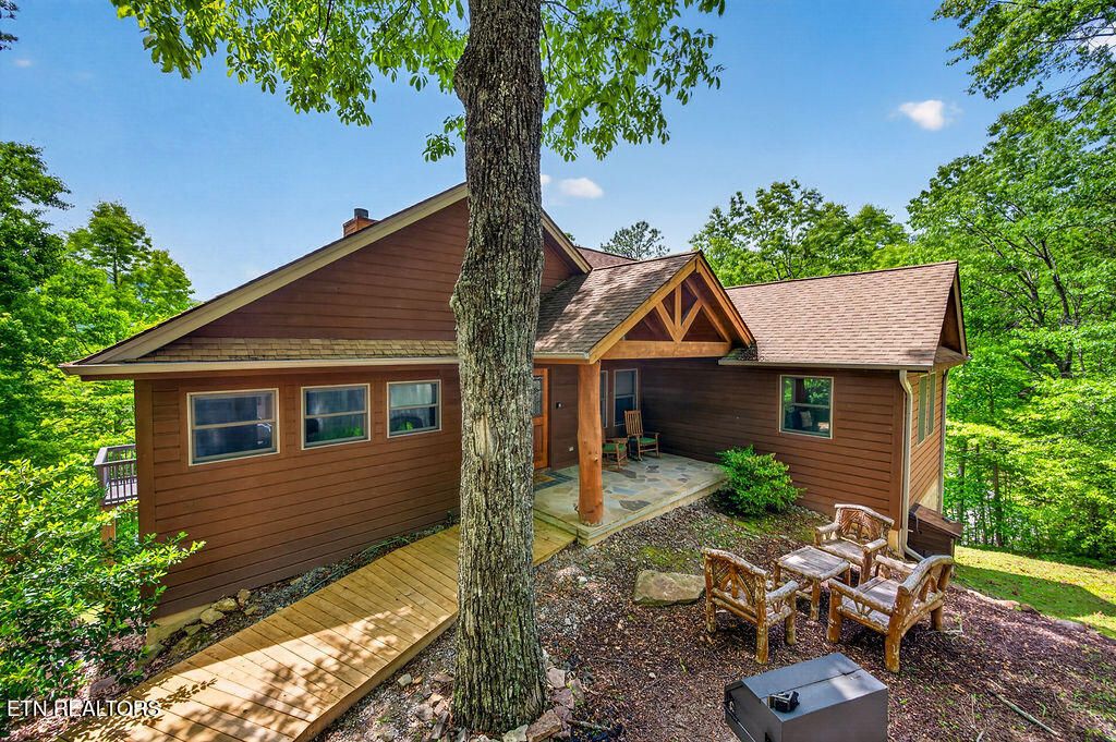 Photo of 967 Scenic Tr, Gatlinburg, TN 37738 (MLS # 1340415)