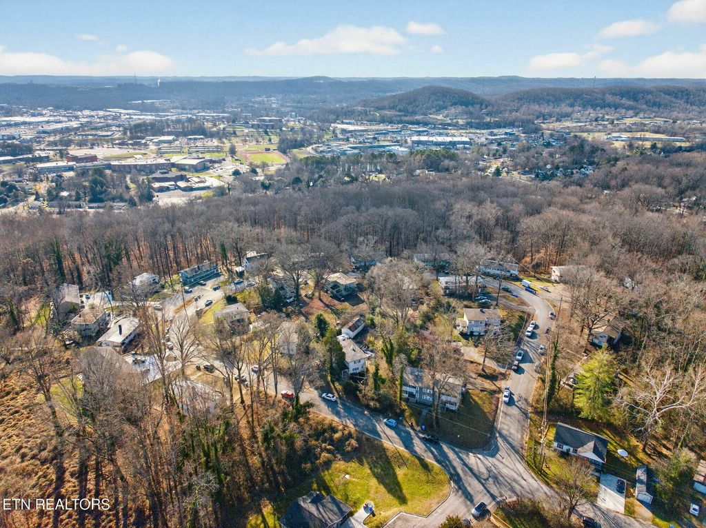 Photo of 147 Waddell Circle, Oak Ridge, TN 37830 (MLS # 1347613)