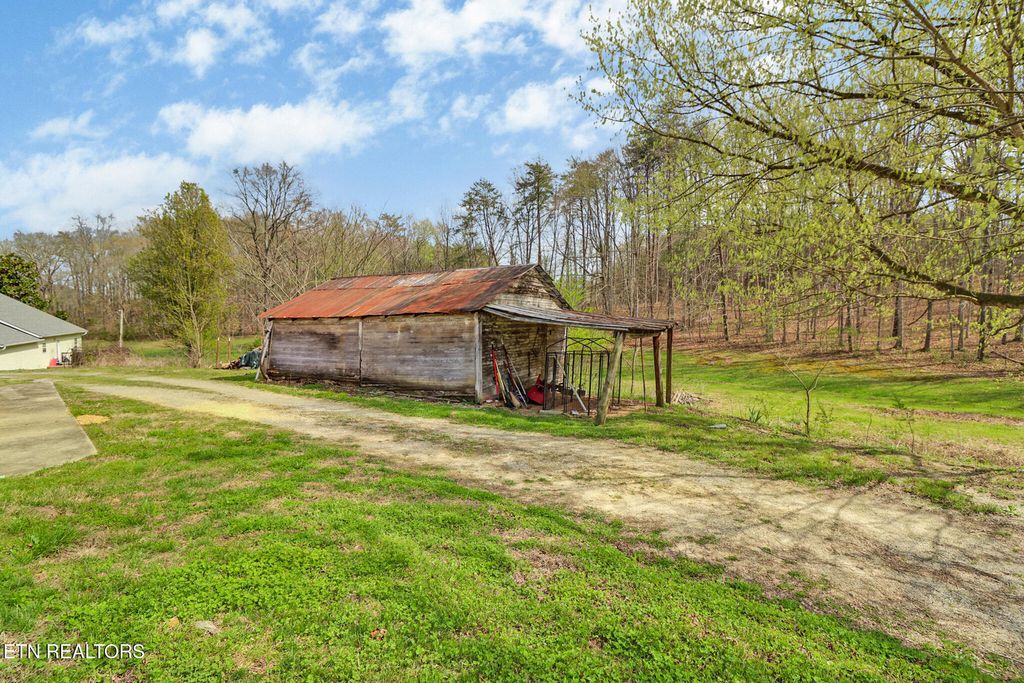 Photo of 229 Mans Hollow Rd, Kingston, TN 37763 (MLS # 1334844)