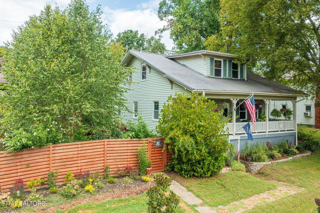 Photo of 971 Maple St, Alcoa, TN 37701 (MLS # 1273044)