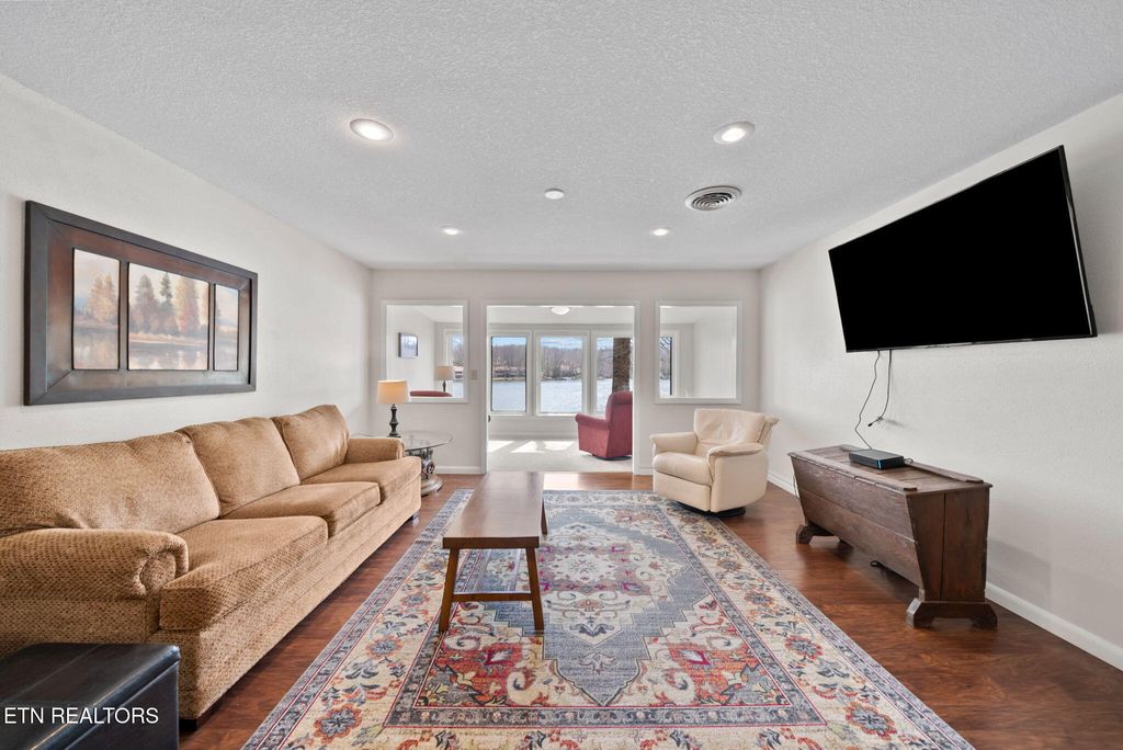 Photo of 112 Lakeshore Cir Circle #111, Crossville, TN 38558 (MLS # 1332098)