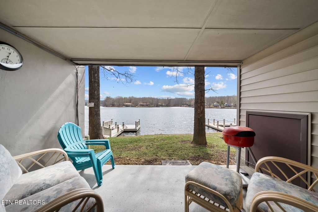 Photo of 112 Lakeshore Cir Circle #111, Crossville, TN 38558 (MLS # 1332098)