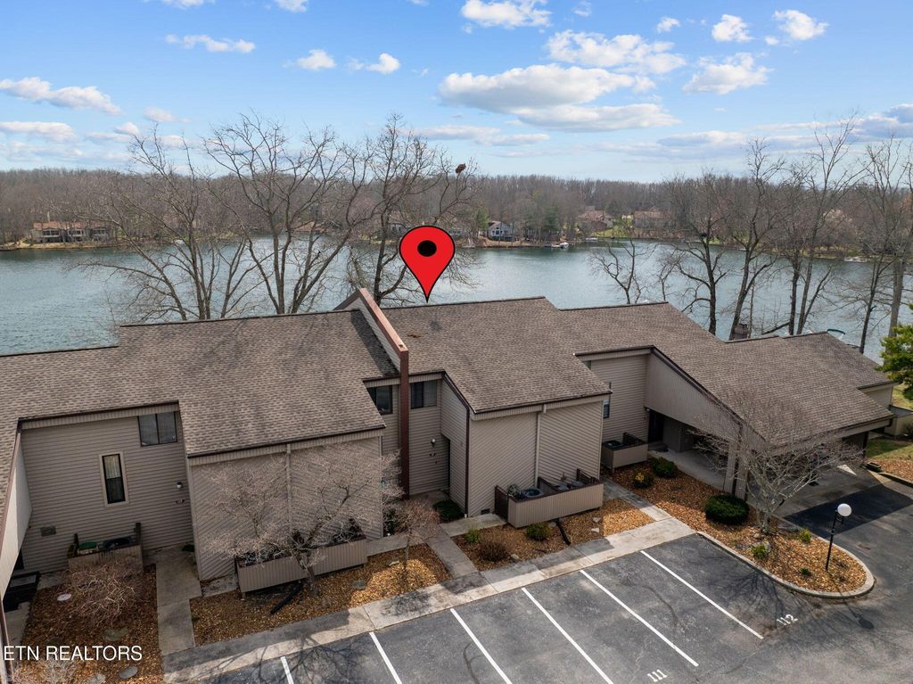 Photo of 112 Lakeshore Cir Circle #111, Crossville, TN 38558 (MLS # 1332098)