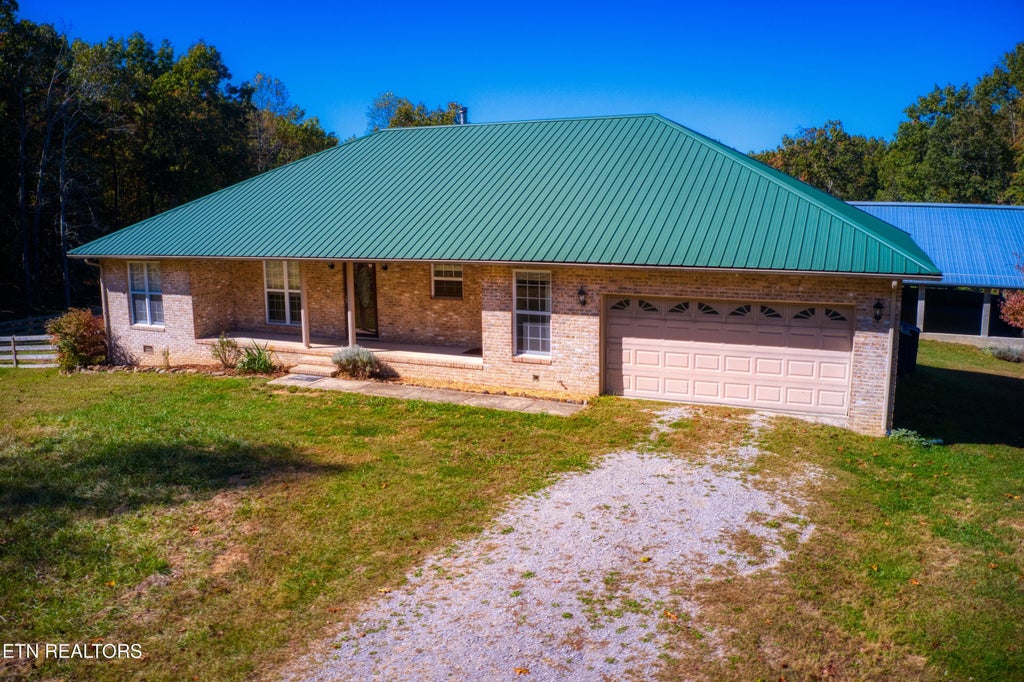 Photo of 320 Spruce Creek Drive, Jamestown, TN 38556 (MLS # 1359438)