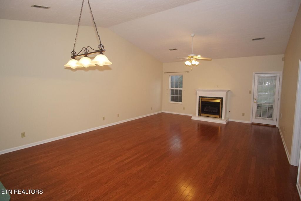 Photo of 2419 Glen Meadow Rd, Knoxville, TN 37909 (MLS # 1318294)