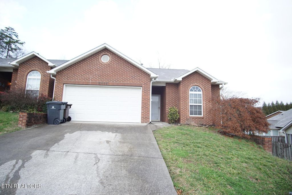 Photo of 2419 Glen Meadow Rd, Knoxville, TN 37909 (MLS # 1318294)