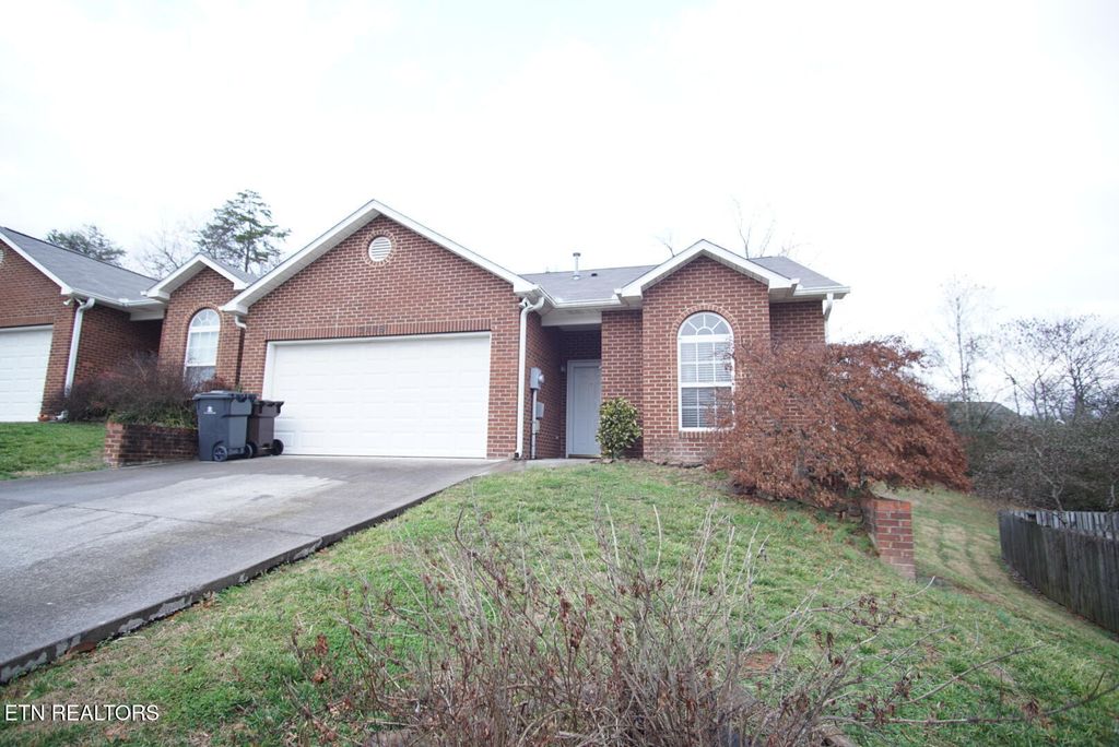 Photo of 2419 Glen Meadow Rd, Knoxville, TN 37909 (MLS # 1318294)