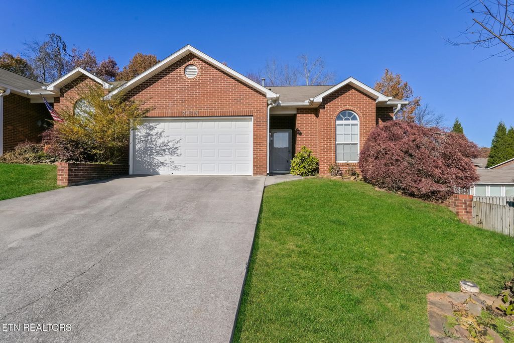 Photo of 2419 Glen Meadow Rd, Knoxville, TN 37909 (MLS # 1318294)