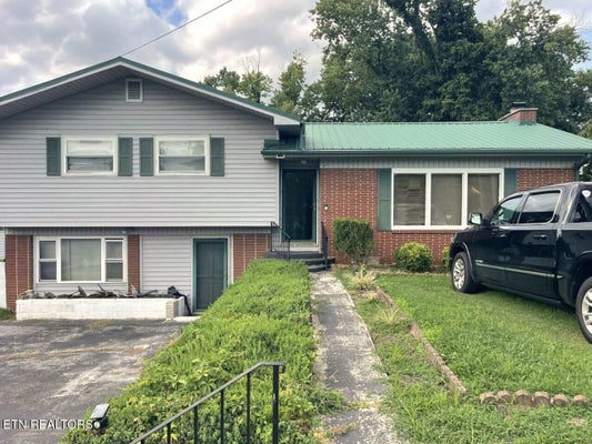 1102 W CHESTER AVE, MIDDLESBORO, KY 40965 - Image e36b5dc8da79c968a4307be26dc8d62e/3980701423