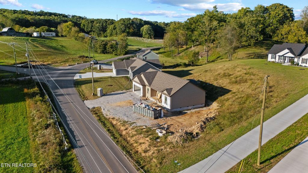 Photo of 380 Hillvale Rd, Clinton, TN 37716 (MLS # 1318298)