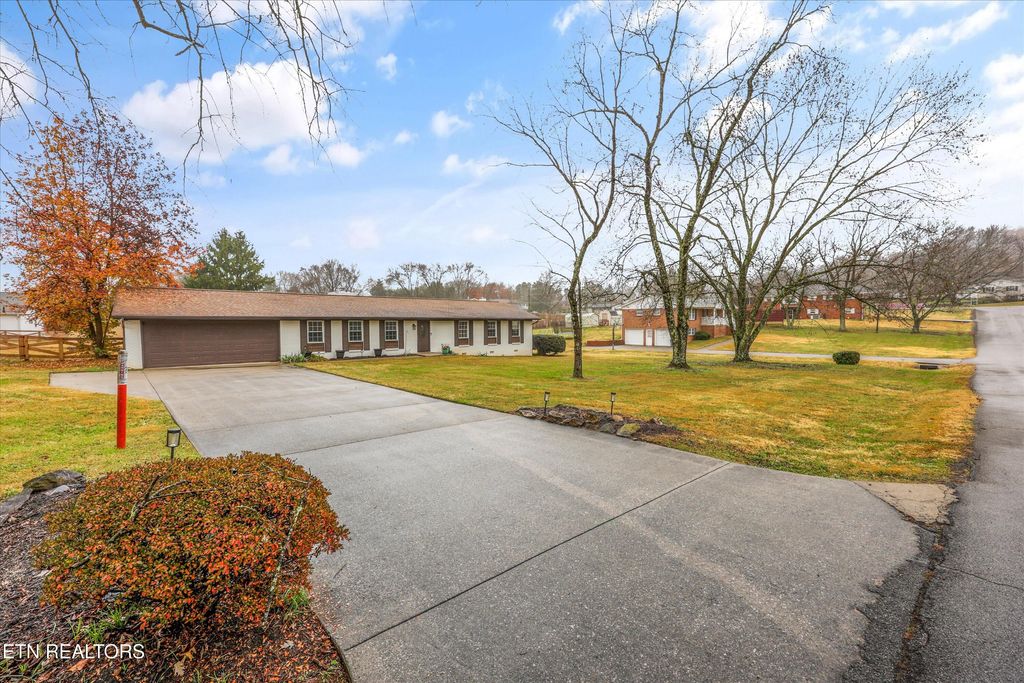 Photo of 4516 Green Castle Rd, Louisville, TN 37777 (MLS # 1322762)