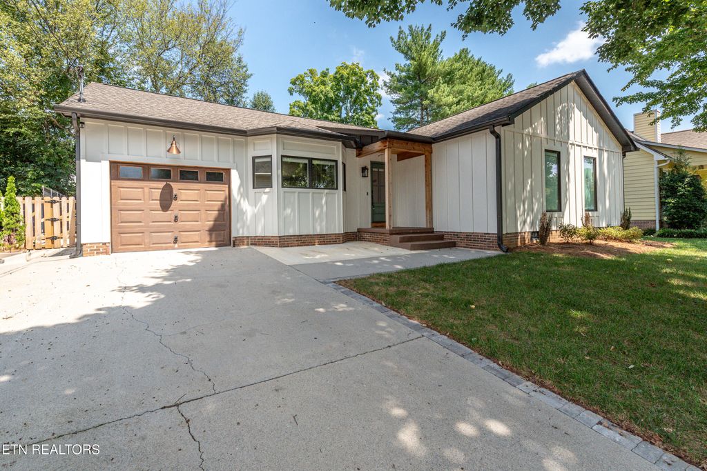Photo of 626 Copperfield Drive, Knoxville, TN 37934 (MLS # 1345542)