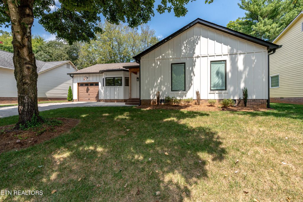 Photo of 626 Copperfield Drive, Knoxville, TN 37934 (MLS # 1345542)