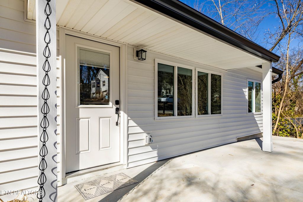 Photo of 1407 Wales Ave, Maryville, TN 37804 (MLS # 1329350)