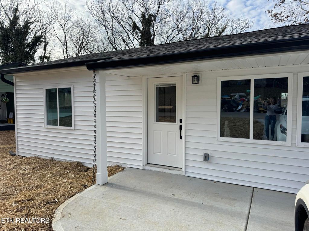 Photo of 1407 Wales Ave, Maryville, TN 37804 (MLS # 1329350)